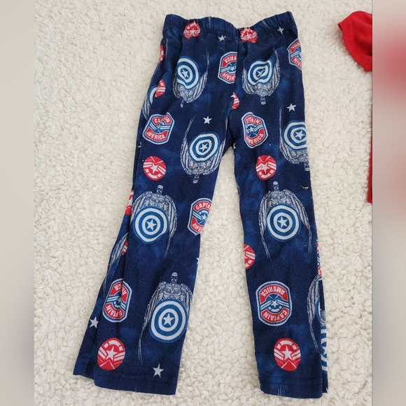 Captain America Pajama set for boys size 4t - Picture 3 of 3